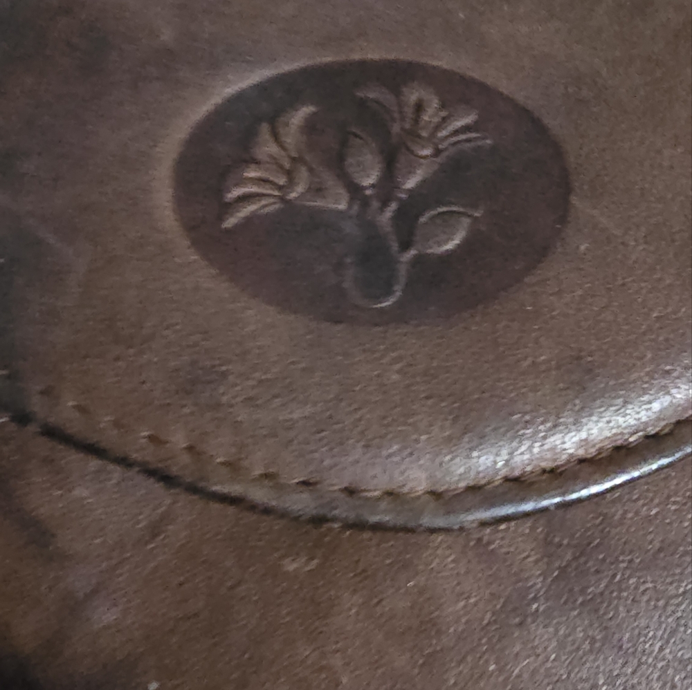 Buxton Top Grain Cowhide Leather Flower Embossed Kisslock Wallet - Picture 2 of 15